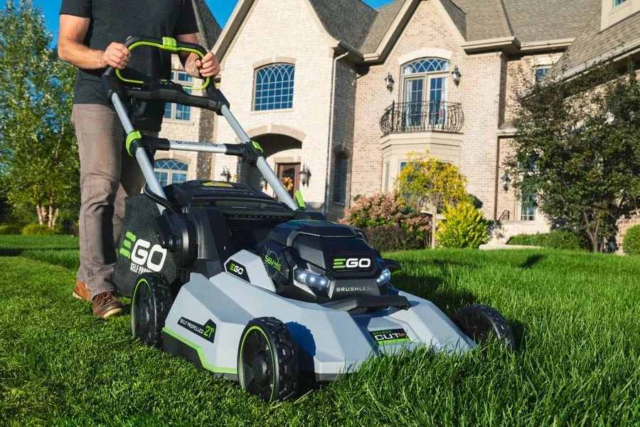 cordless self propelled lawn mowers